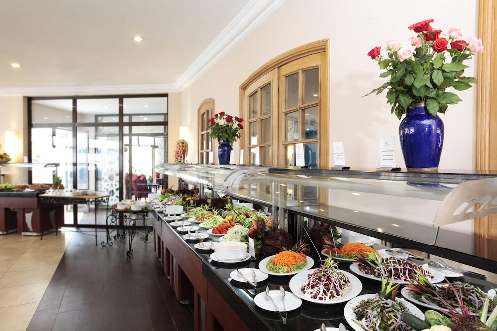 Tui Suneo Kenzi Europa Agadir Exterior photo A buffet at a hotel