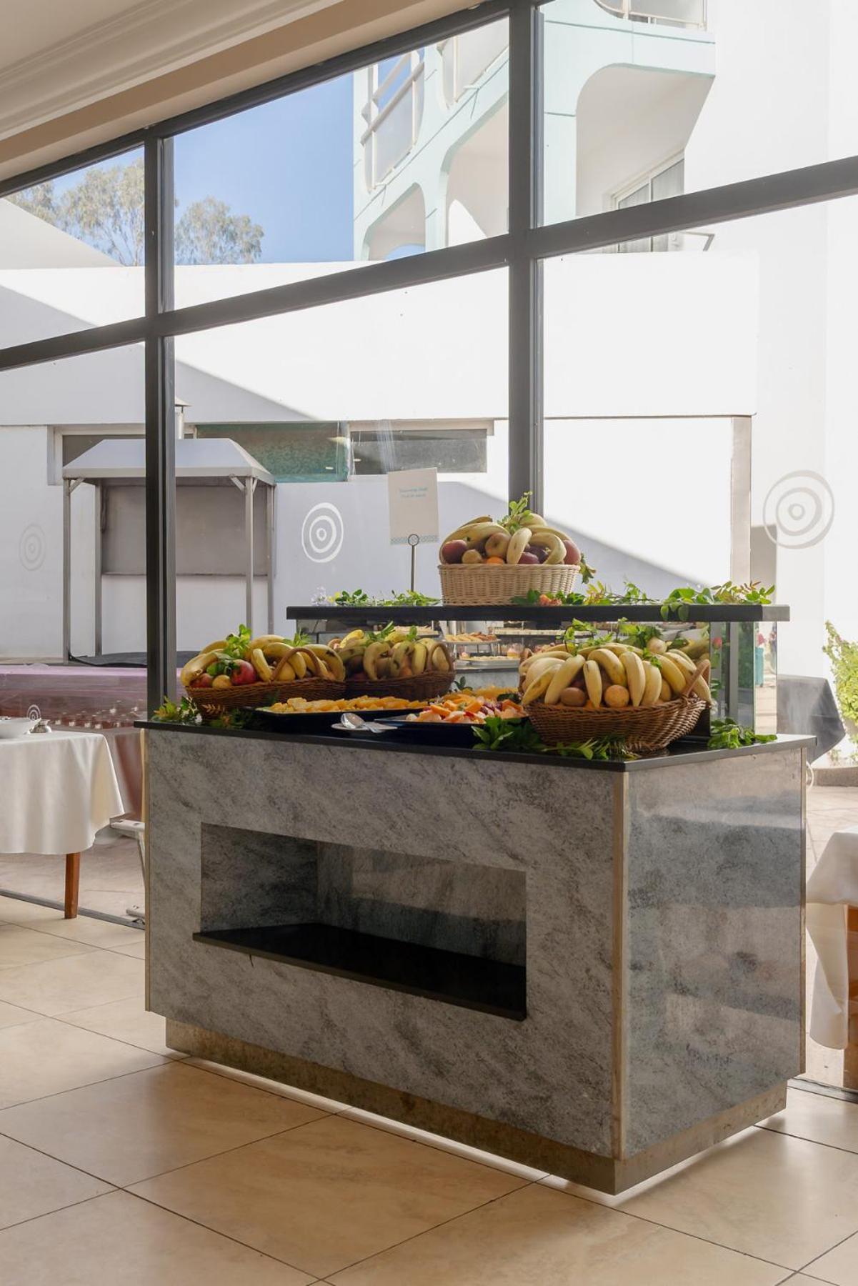 Tui Suneo Kenzi Europa Agadir Exterior photo A buffet at a hotel