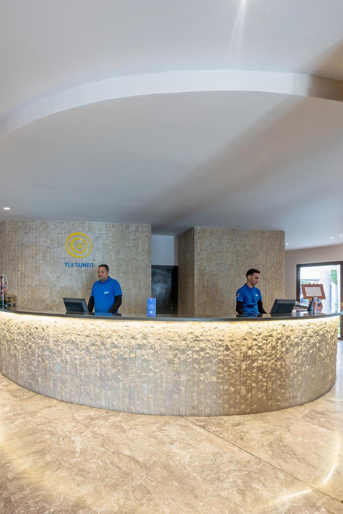 Tui Suneo Kenzi Europa Agadir Exterior photo Reception desk at the airport
